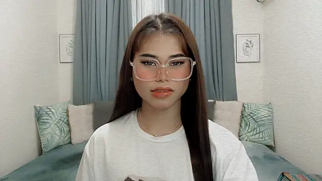 PrettyBlythes TS online show from February 3, 2:32 am