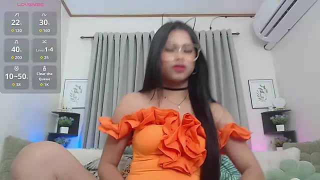 PrettyBlythes TS online show from October 6, 1:45 pm