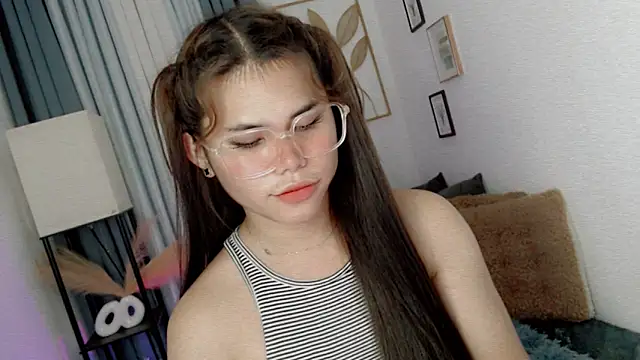 PrettyBlythes TS online show from April 7, 12:56 am