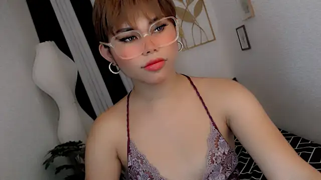 Snapshot of PrettyBlythes_TS chatting on June 16, 12:32 am PrettyBlythes TS online show from June 16, 12:32 am