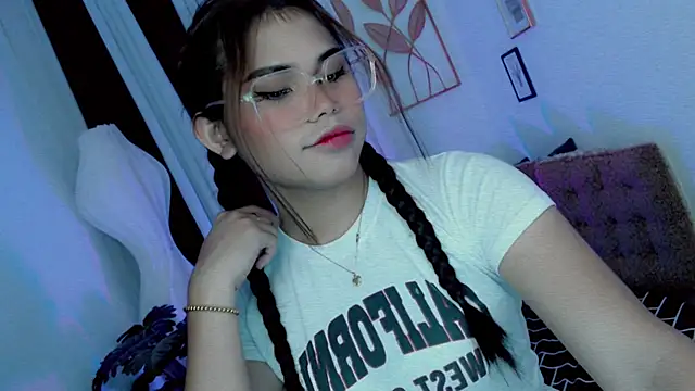 Snapshot of PrettyBlythes_TS chatting on May 22, 3:59 am PrettyBlythes TS online show from May 22, 3:59 am