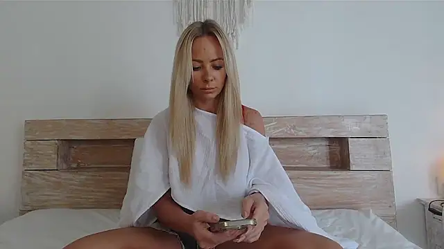 amelialorenz online show from December 20, 2:03 am