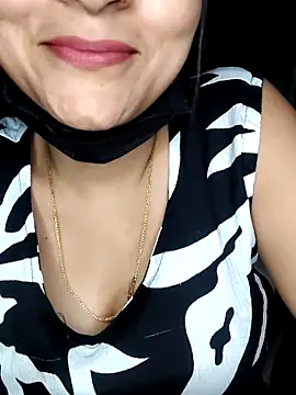Snapshot of Horny_Shalu chatting on October 5, 6:09 pm Horny Shalu online show from October 5, 6:09 pm