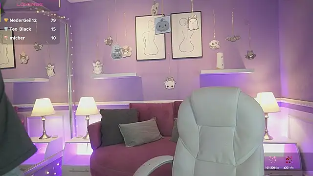 Snapshot of NicoleCrawft chatting on October 10, 7:04 pm NicoleCrawft online show from October 10, 7:04 pm