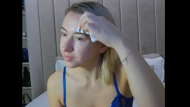 Snapshot of LexiRussell chatting on October 10, 1:28 am LexiRussell online show from October 10, 1:28 am