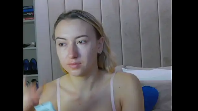 Snapshot of LexiRussell chatting on October 7, 4:35 am LexiRussell online show from October 7, 4:35 am