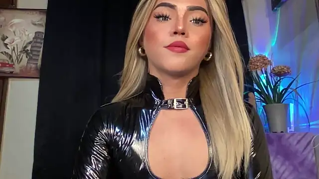 Snapshot of calimonroe chatting on October 22, 7:02 pm calimonroe online show from October 22, 7:02 pm