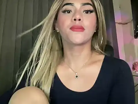 Snapshot of calimonroe chatting on May 7, 11:52 pm calimonroe online show from May 7, 11:52 pm
