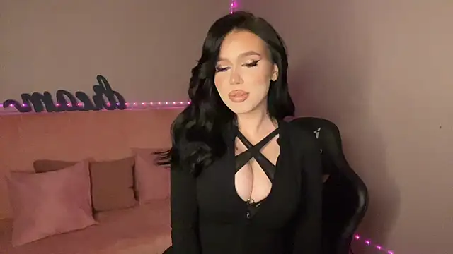 Snapshot of mistress_of_hearts chatting on October 25, 9:15 pm mistress of hearts online show from October 25, 9:15 pm