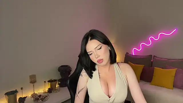 Snapshot of mistress_of_hearts chatting on May 14, 7:55 pm mistress of hearts online show from May 14, 7:55 pm