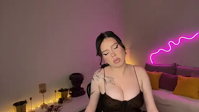 Snapshot of mistress_of_hearts chatting on May 25, 7:12 pm mistress of hearts online show from May 25, 7:12 pm