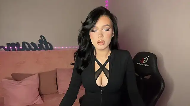 Snapshot of mistress_of_hearts chatting on October 24, 7:13 pm mistress of hearts online show from October 24, 7:13 pm