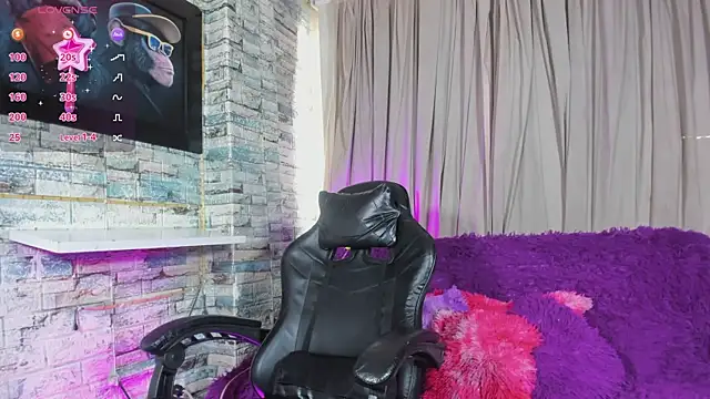 Snapshot of Zamara_Kleii chatting on June 3, 9:19 pm Zamara Kleii online show from June 3, 9:19 pm