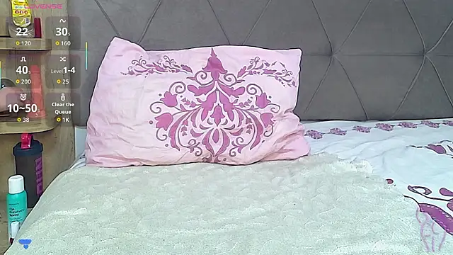 true2 couple online show from February 11, 10:04 am