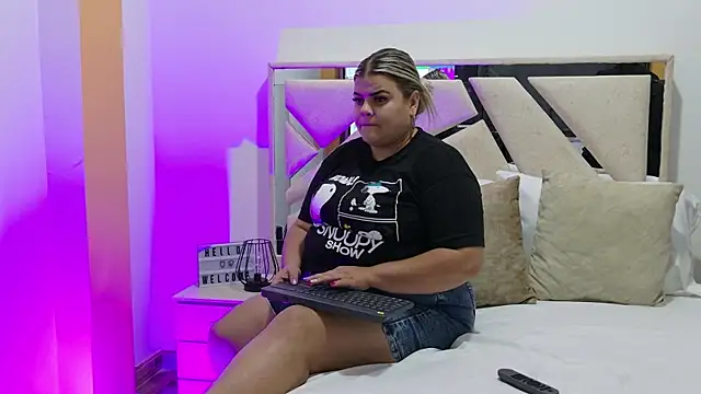 KiimBrooks online show from February 25, 1:50 am