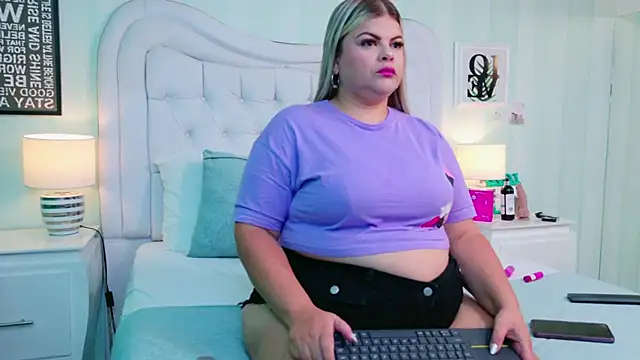 KiimBrooks online show from December 19, 11:12 am