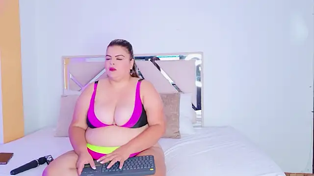 KiimBrooks online show from April 6, 11:00 am