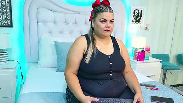 KiimBrooks online show from October 10, 11:11 am