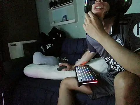 boyhigh1997 online show from March 10, 6:28 am