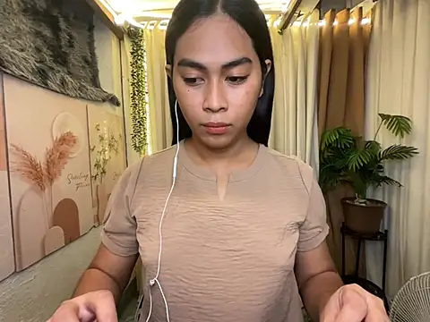 Snapshot of Sweetasian_cum chatting on May 24, 11:54 am Sweetasian cum online show from May 24, 11:54 am