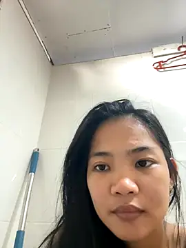 Snapshot of princess_janine chatting on October 22, 6:35 am princess janine online show from October 22, 6:35 am