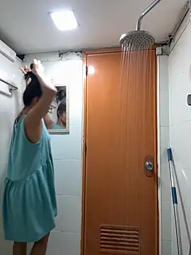 Snapshot of princess_janine chatting on October 13, 9:33 am princess janine online show from October 13, 9:33 am