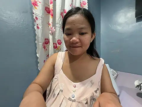 Snapshot of princess_janine chatting on May 21, 2:03 pm princess janine online show from May 21, 2:03 pm