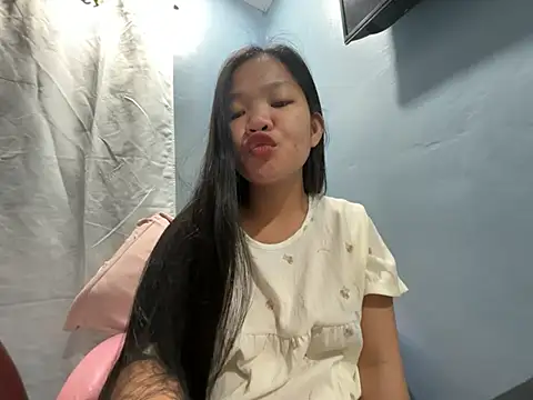 Snapshot of princess_janine chatting on April 22, 3:41 pm princess janine online show from April 22, 3:41 pm