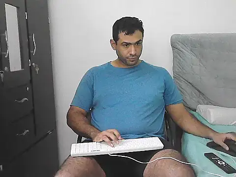 morenocabro10 online show from April 23, 9:38 pm