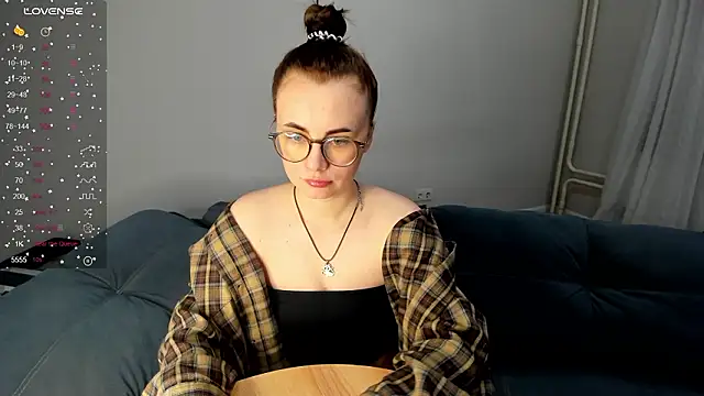 MewStella online show from March 7, 3:28 pm