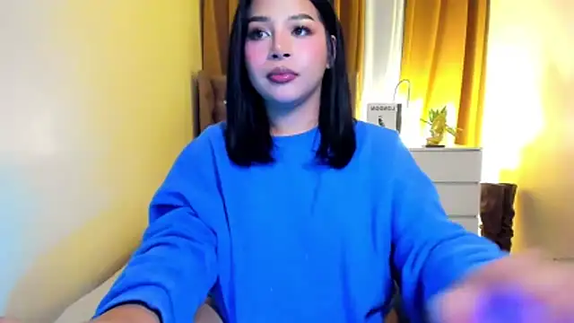 Snapshot of LauraLoove chatting on December 3, 5:01 pm LauraLoove online show from December 3, 5:01 pm