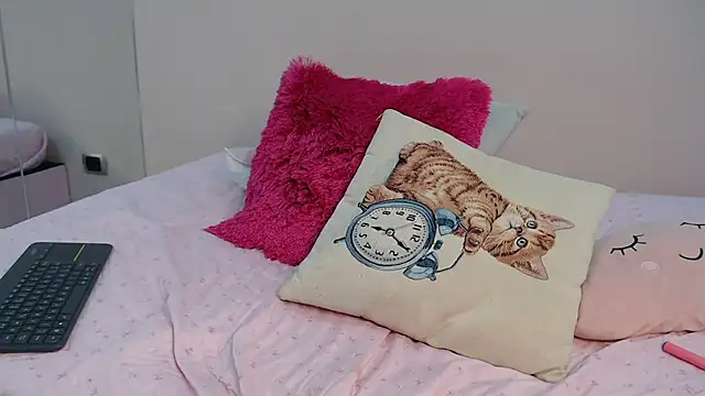 zooombee online show from March 12, 5:02 am