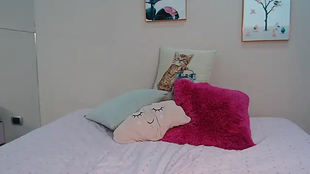 zooombee online show from May 8, 7:17 pm