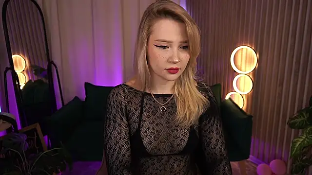 LauraWifeness online show from April 17, 6:38 am