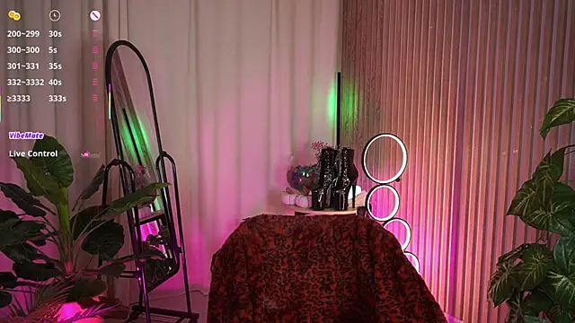 LauraWifeness online show from November 25, 5:41 am