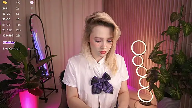 LauraWifeness online show from December 15, 6:30 am