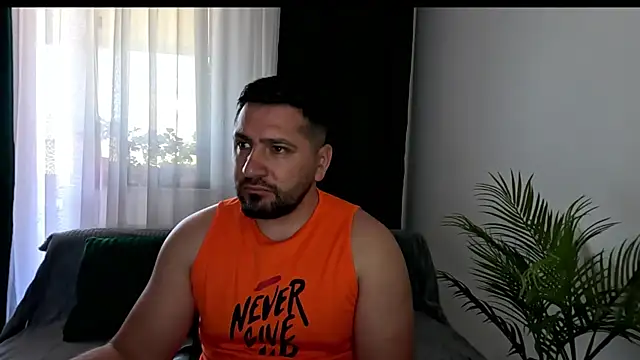 Snapshot of Gold_Alpha_Boy chatting on June 26, 6:41 am Gold Alpha Boy online show from June 26, 6:41 am