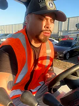 Snapshot of PuttieIn chatting on September 19, 12:53 pm PuttieIn online show from September 19, 12:53 pm