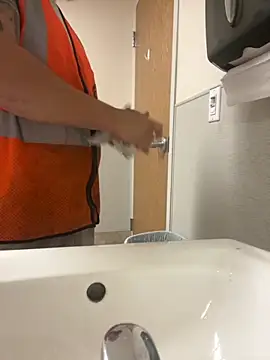 Snapshot of PuttieIn chatting on October 3, 5:14 pm PuttieIn online show from October 3, 5:14 pm