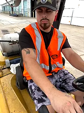 Snapshot of PuttieIn chatting on September 18, 5:27 pm PuttieIn online show from September 18, 5:27 pm