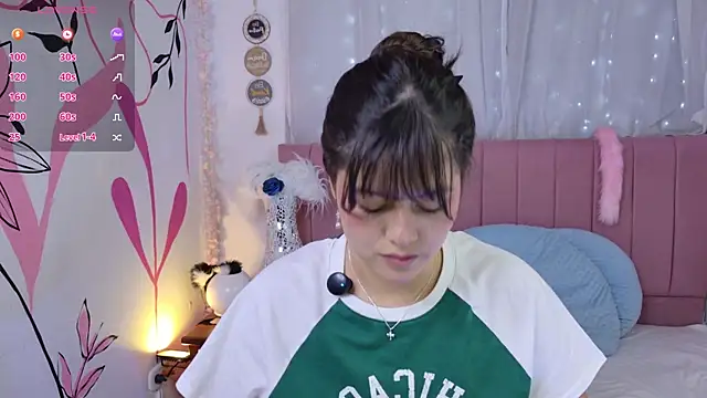 sukilove18 online show from May 8, 12:14 am