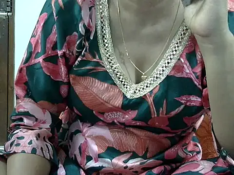 Snapshot of CHAMELI4747 chatting on October 6, 8:15 am CHAMELI4747 online show from October 6, 8:15 am