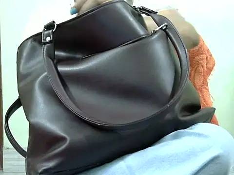 Snapshot of CHAMELI4747 chatting on October 23, 10:03 am CHAMELI4747 online show from October 23, 10:03 am