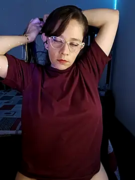 Isabella5 Brown  online show from January 9, 3:30 pm