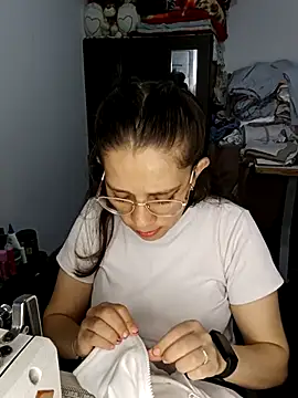 Snapshot of Isabella5_Brown_ chatting on December 2, 4:30 pm Isabella5 Brown online show from December 2, 4:30 pm