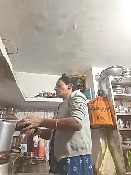 ISHANI-SINGH online show from November 30, 3:40 am