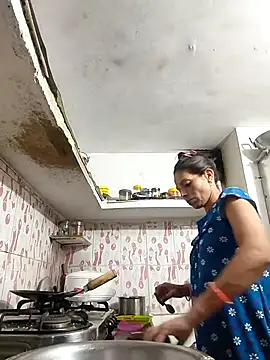 ISHANI-SINGH online show from April 2, 3:41 pm