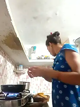 ISHANI-SINGH online show from June 18, 3:16 am