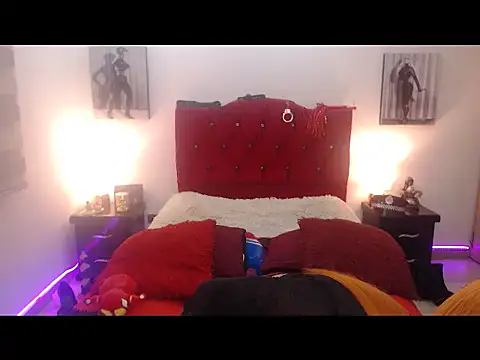 CharlotteBrooks online show from May 12, 10:05 pm