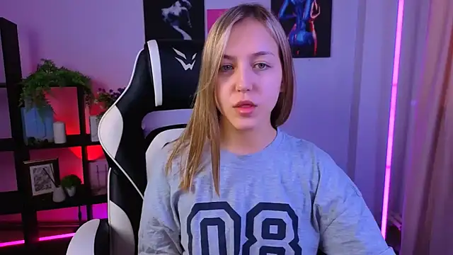 CindySparkl online show from April 5, 5:58 am